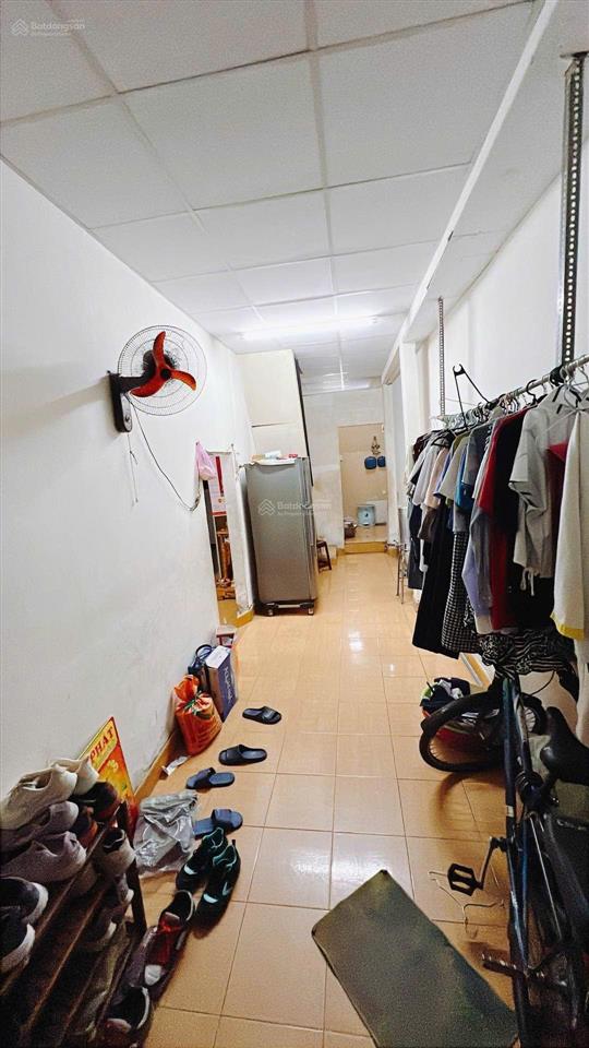 Nhà nát quận 4  5,7m x 13m  sổ hồng kdc 75m2  6,5 tỷ.