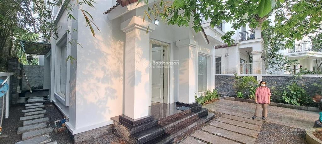 Bán biệt thự đơn lập vinhomes riverside 181m2 view sông full nội thất. chủ cần bán nhanh