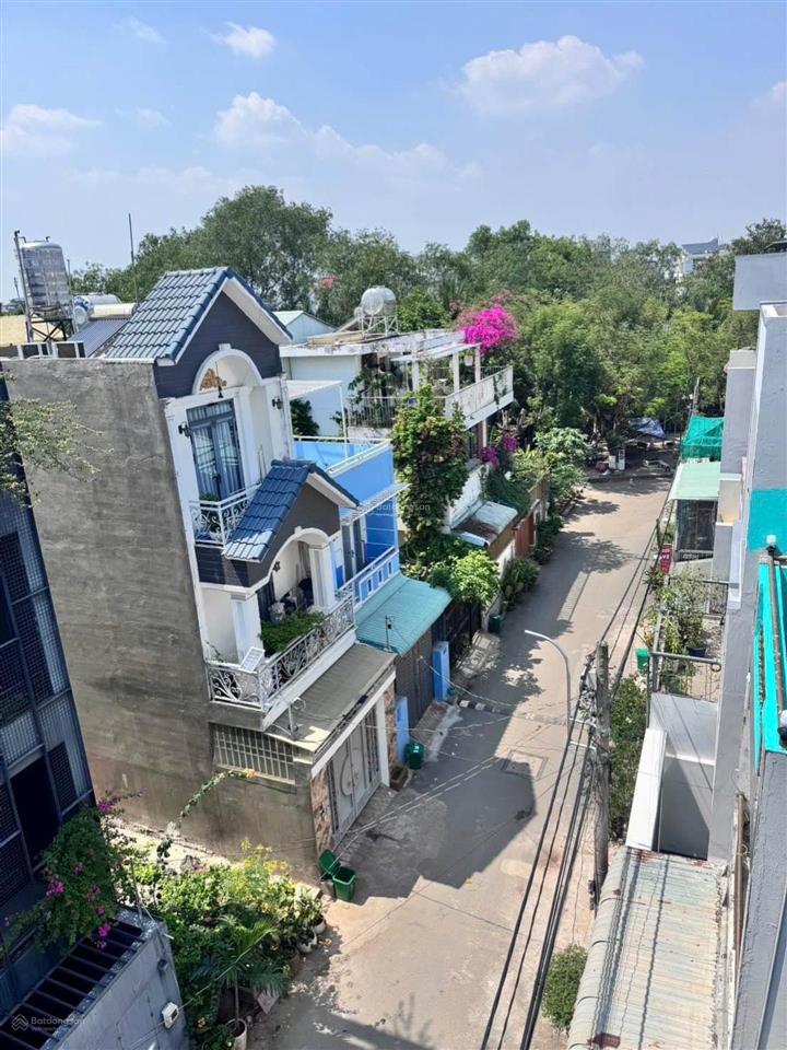 Bán nhà 3 tầng hẻm oto  gần chợ long trường