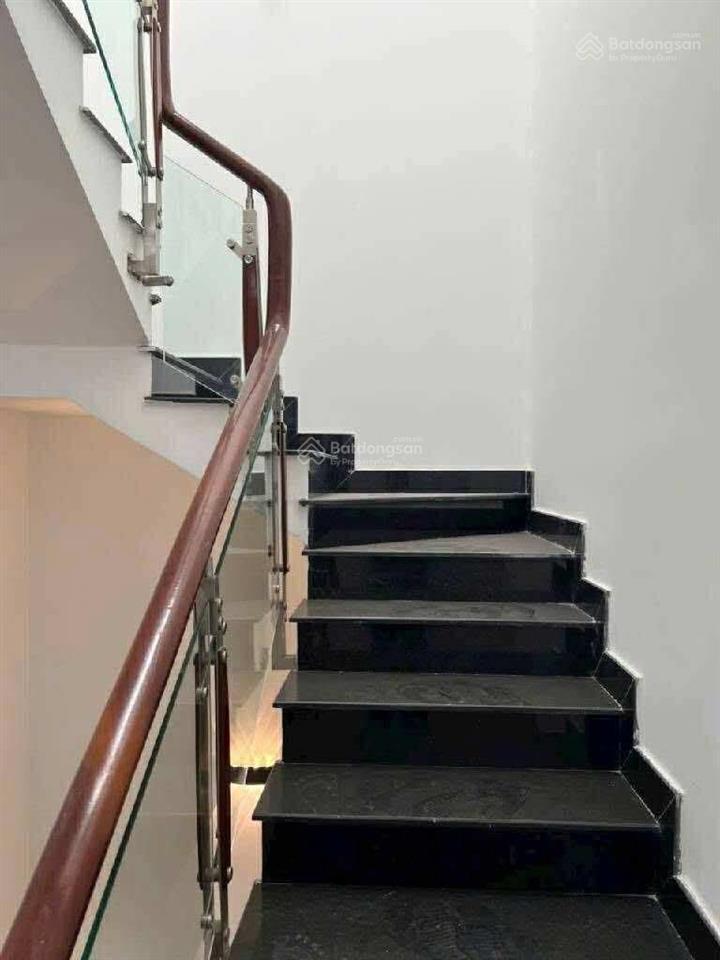 Nhà 3 tầng quận 2 đường xe hơi chỉ hơn 6 tỷ