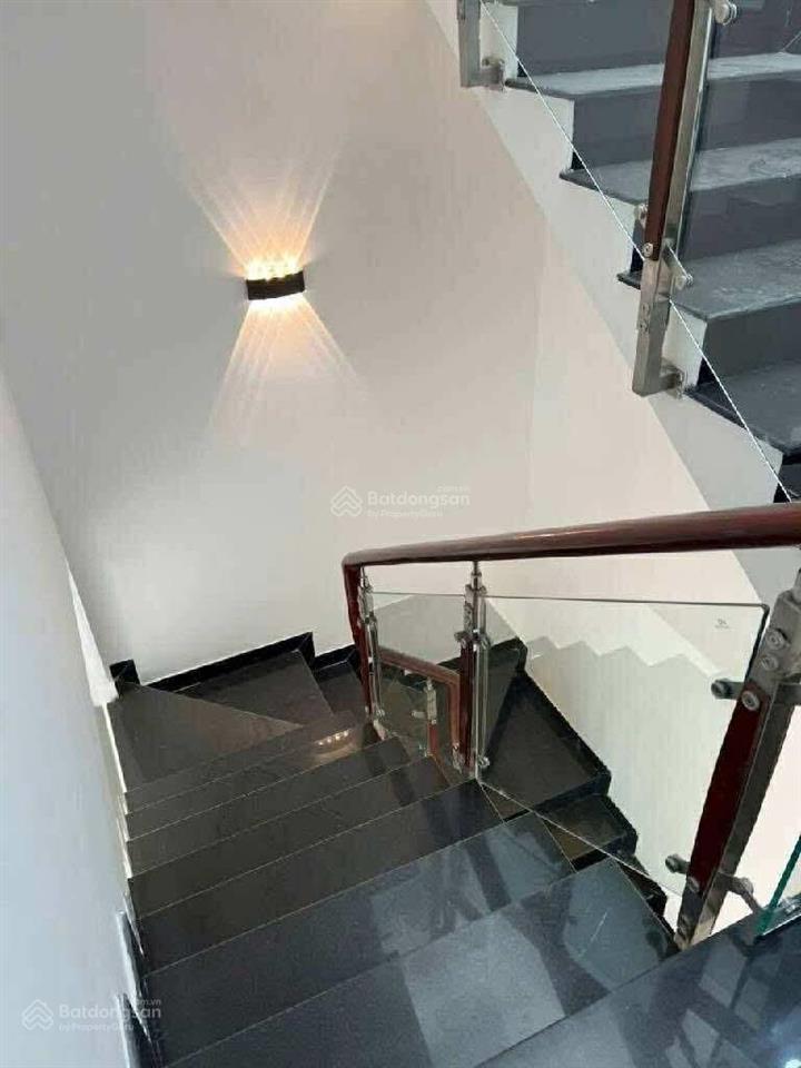 Nhà 3 tầng quận 2 đường xe hơi chỉ hơn 6 tỷ