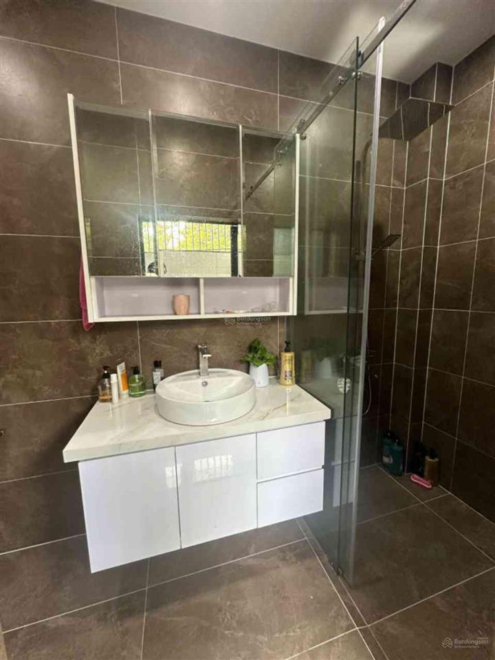 Nhà 2 tầng, tặng nội thất dọn vô ở ngay, cạnh trường thcs thạch mỹ lợi, quận 2