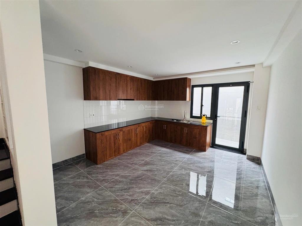 Nhà mới đẹp, thang máy, quận 2, gần chợ tân lập
