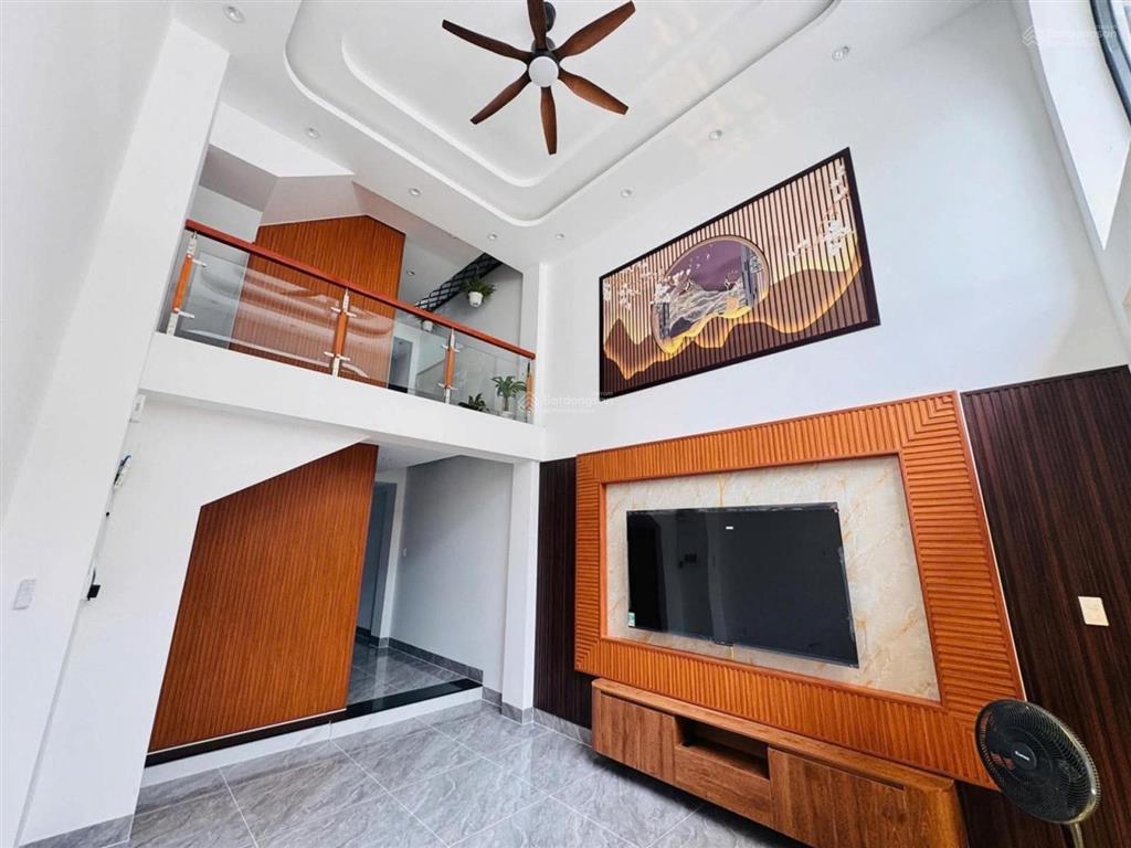 Nhà mới đẹp, thang máy, quận 2, gần chợ tân lập