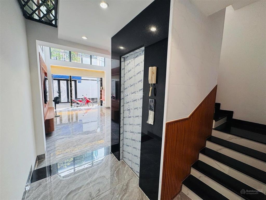 Nhà mới đẹp, thang máy, quận 2, gần chợ tân lập