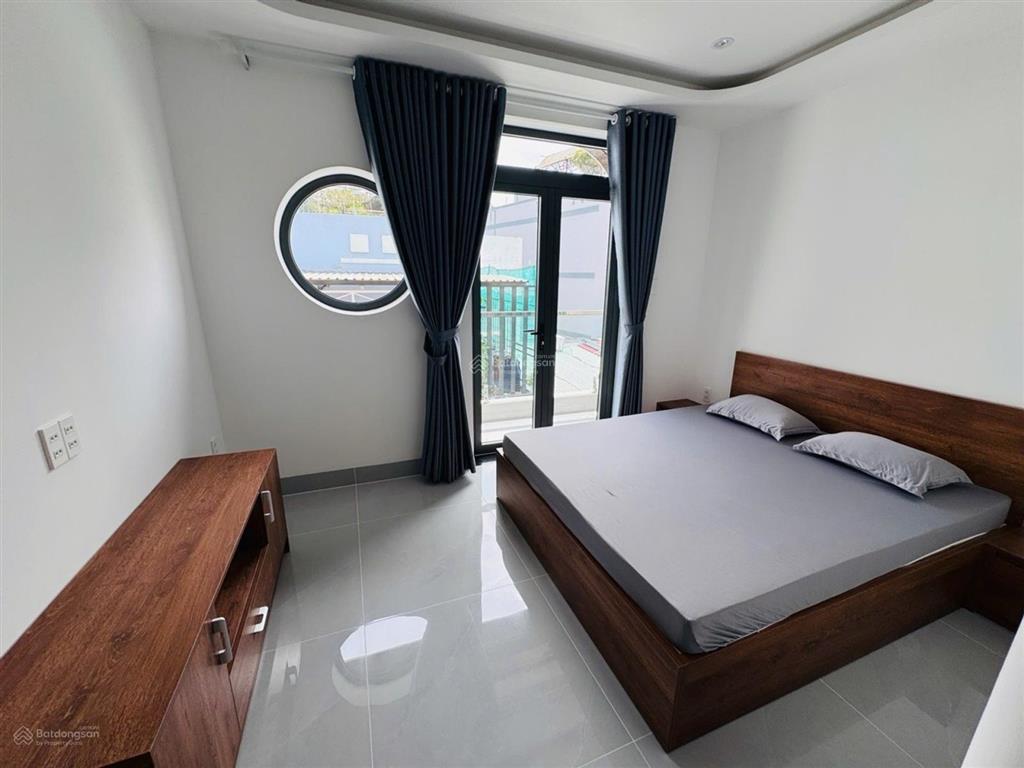 Nhà mới đẹp, thang máy, quận 2, gần chợ tân lập
