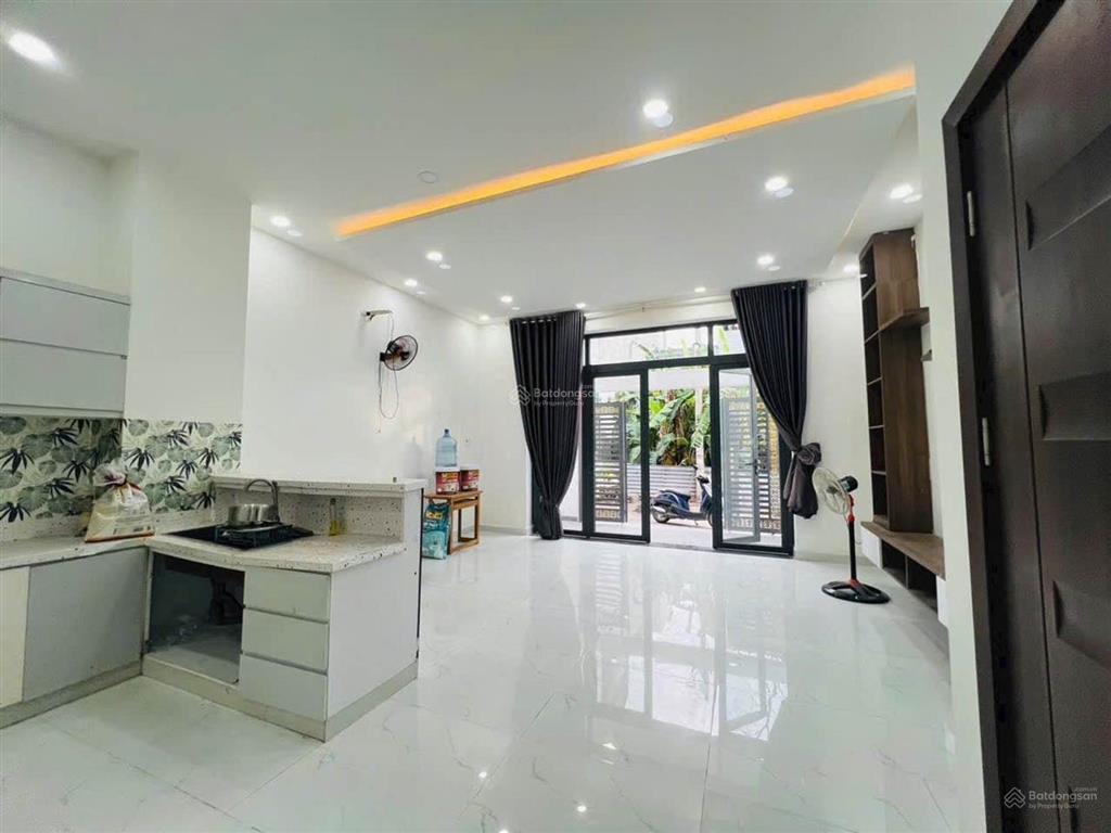Nhà 1 trệt 2 lầu quận 9  đường oto