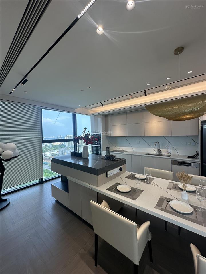 Em cần bán căn hộ 264m2 tại dự án sunshine golden river views sông hồng đẹp dự án.