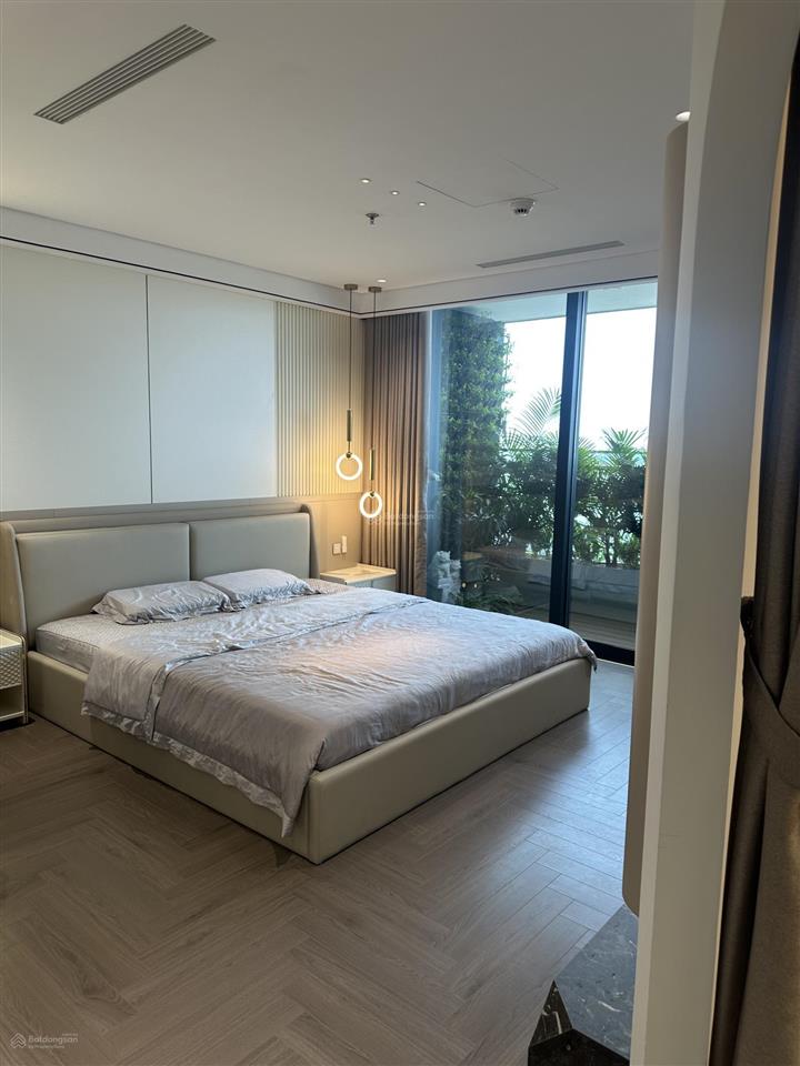 Em cần bán căn hộ 264m2 tại dự án sunshine golden river views sông hồng đẹp dự án.