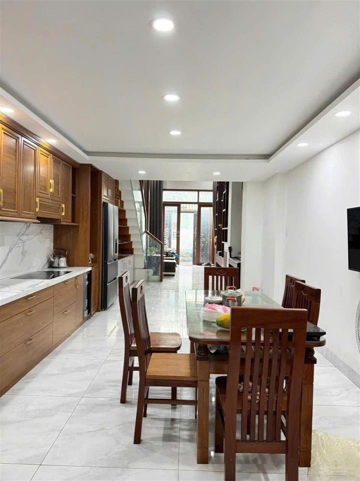 Nhà gần chợ tam hà, mới đẹp 3 tầng, hxh, 73m2, 3pn, 6.8 tỷ.