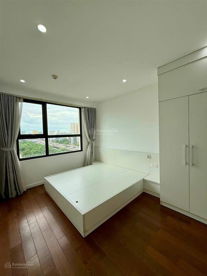 Cho thuê căn 2 ngủ 2 vệ sinh full đồ đẹp tại d'capitale diện tích 73m² tầng trung đẹp, hướng mát