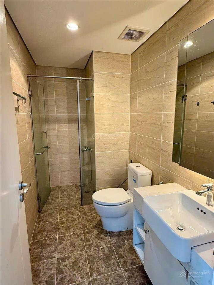 Cho thuê căn 2 ngủ 2 vệ sinh full đồ đẹp tại d'capitale diện tích 73m² tầng trung đẹp, hướng mát