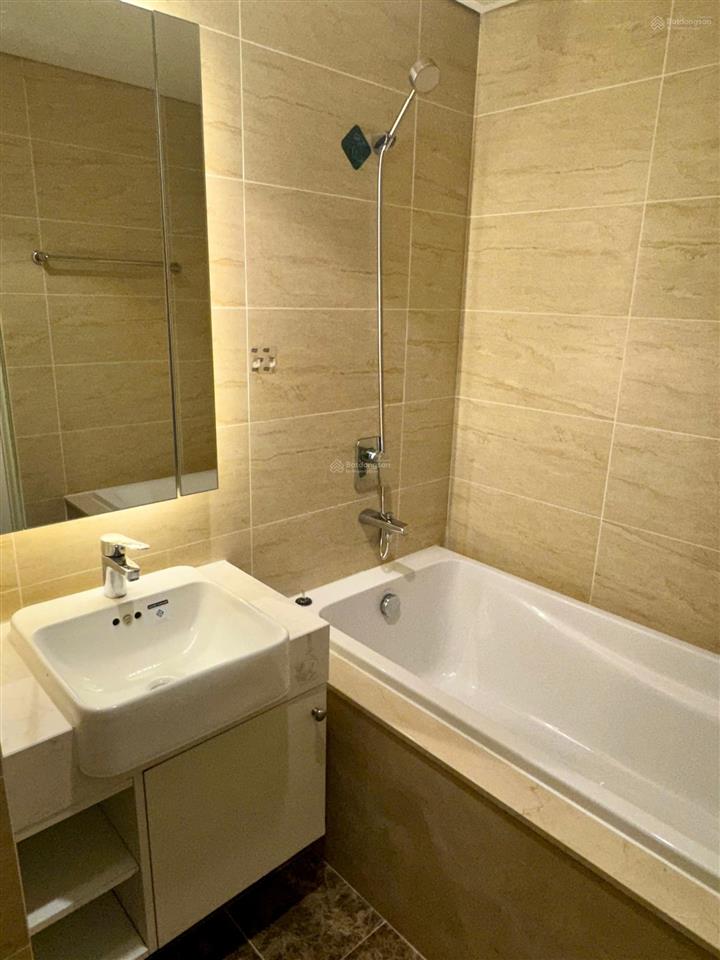 Bán căn hộ 2 ngủ tòa c6 d'capitale