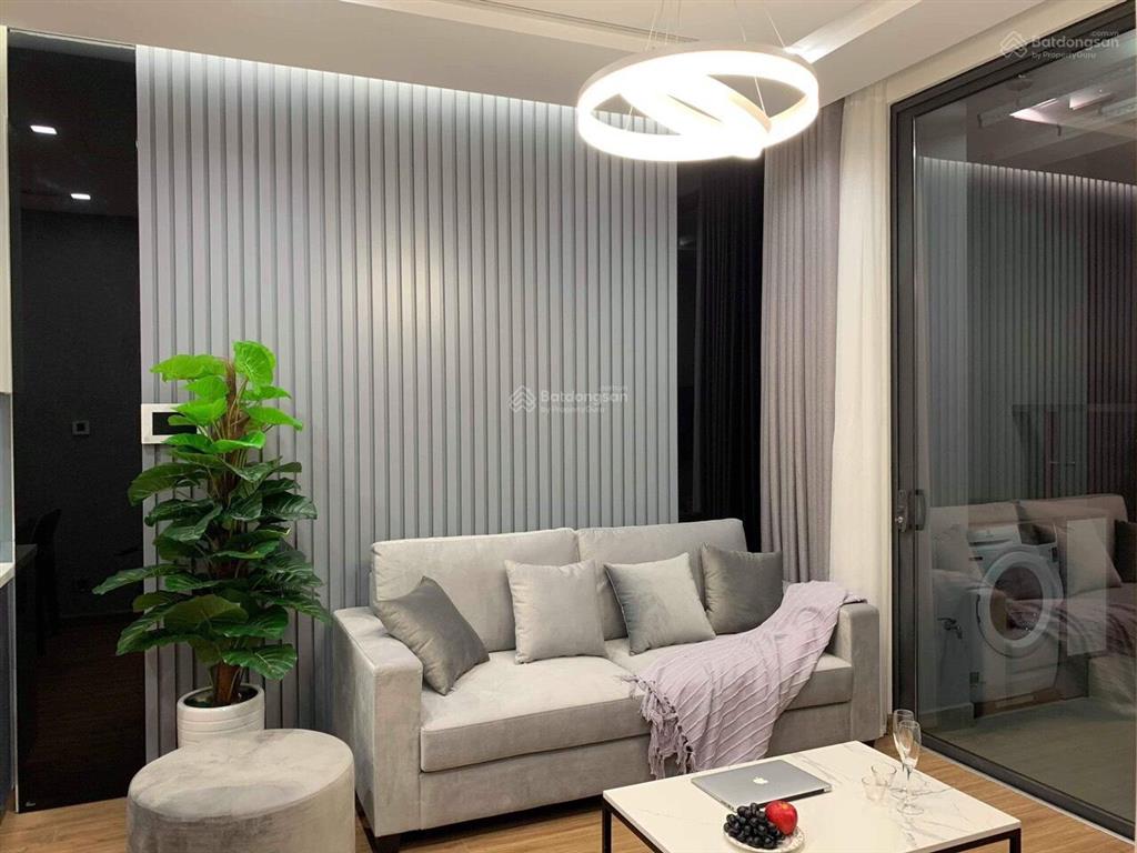Cho thuê căn 1n1k tại metropolis tầng trung ban công đông nam mát mẻ