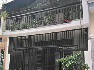 Nhà ngang 5m x14m nở hậu đẹp
1 trệt 1 tầng lửng, 3 phòng ngủ, 2 tolet