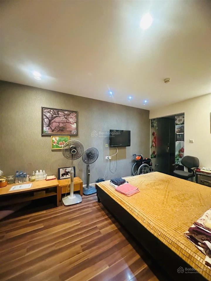 Căn hộ cc tp giao lưu  dt 72m², t10, 5,8 tỷ, view hồ đẹp  ở sướng