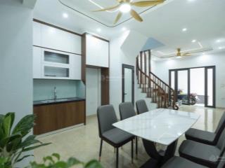 Chủ nhờ bán nhanh 40m2, 5 tầng, mt 5m, 8,6 tỷ  ngõ cầu giấy  rộng 10 m ra phố ô tô tránh