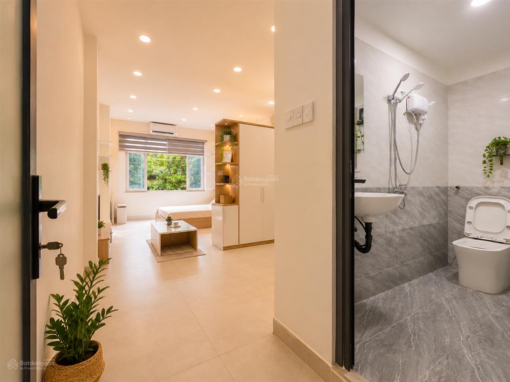 Cho thuê studio tách bếp cửa sổ đường nhất chi mai, quận tân bình  ngay etown cộng hoà