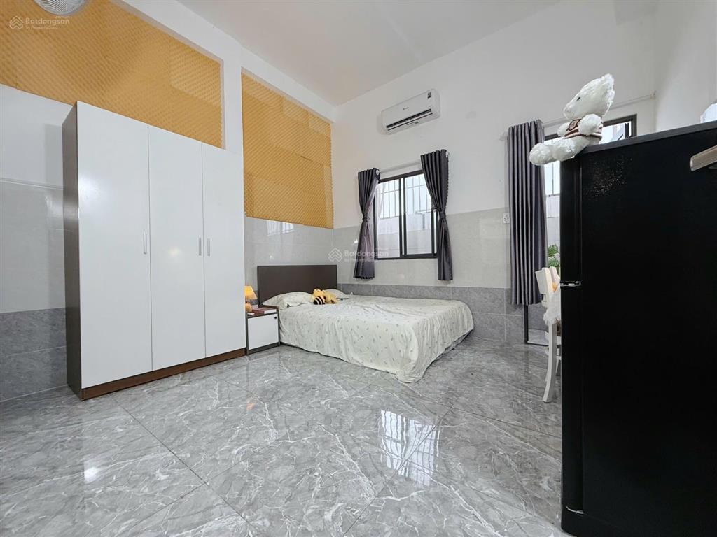 Cho thuê căn hộ studio mới ban công đường nhất chi mai, quận tân bình  3 phút qua etown cộng hoà