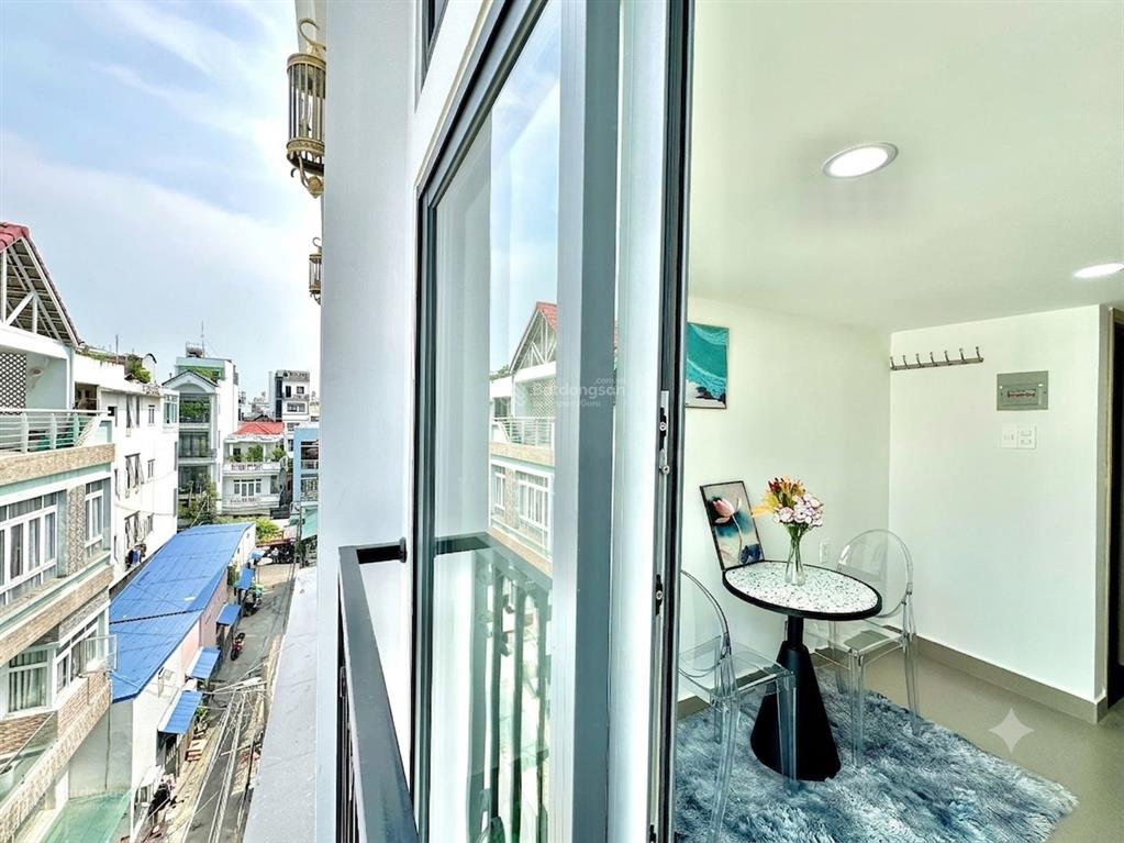 Cho thuê căn hộ duplex mới ban công đường cộng hòa, quận tân bình  đối diện etown
