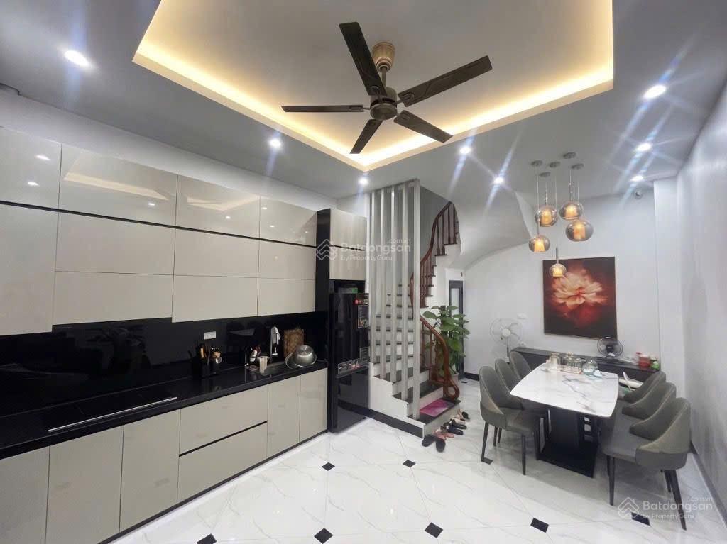 Nhà đẹp ở ngay trần đại nghĩa  trương định, 5 tầng full nội thất, ngõ nông gần phố