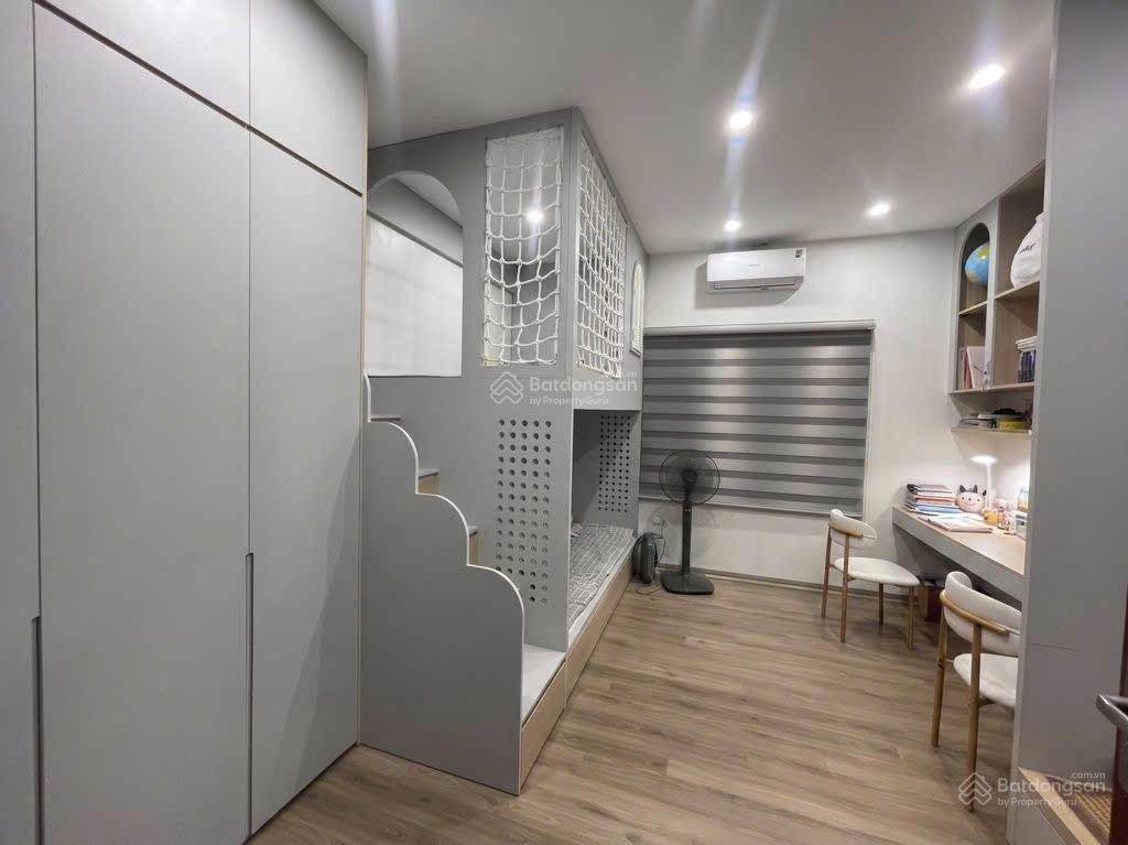 Nhà đẹp ở ngay trần đại nghĩa  trương định, 5 tầng full nội thất, ngõ nông gần phố