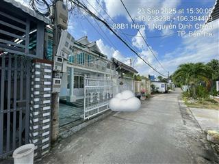 Bán nhà và đất giá 2 tỷ 6 hẻm cách đường nguyễn đình chiểu 50m. phường 8 tp bến tre