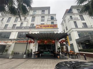 Cho thuê + sang nhượng nhà hàng full đồ mới, dt 160m2 xây 5 tầng thang máy đối diện vincom 35tr/th