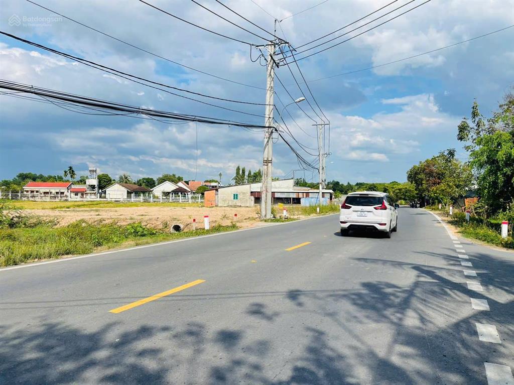 Bán gấp 150m2, thổ cư, mặt tiền tỉnh lộ 7 chỉ 2 tỷ 150, xã an nhơn tây, sổ riêng