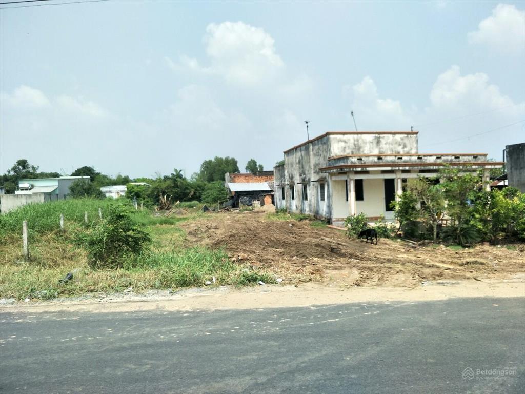Bán gấp hơn 180m2, thổ cư, 1 tỷ 990, gần chợ việt kiều, xã tân thông hội, sổ riêng