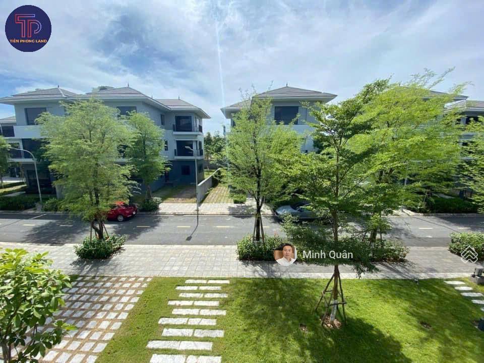 Chính chủ gửi bán biệt thự song lập dt  210 m2 tại dự án đại đô thị cao cấp mailand hanoi city!