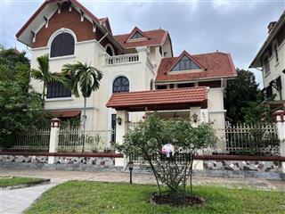 Bán biệt thự ub.04 diện tích 210m2, giá 37 tỷ, khuôn đất đẹp, thích hợp an cư