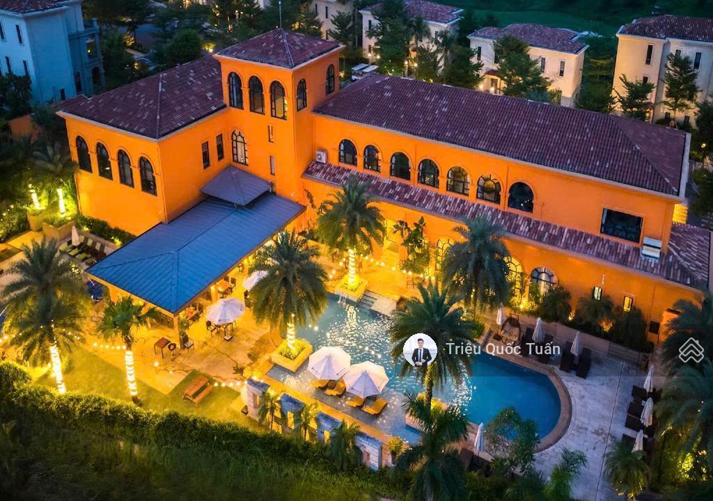 Bán căn biệt thự diện tích 320m2 tại dự án sân golf skylake chương mỹ, hà nội