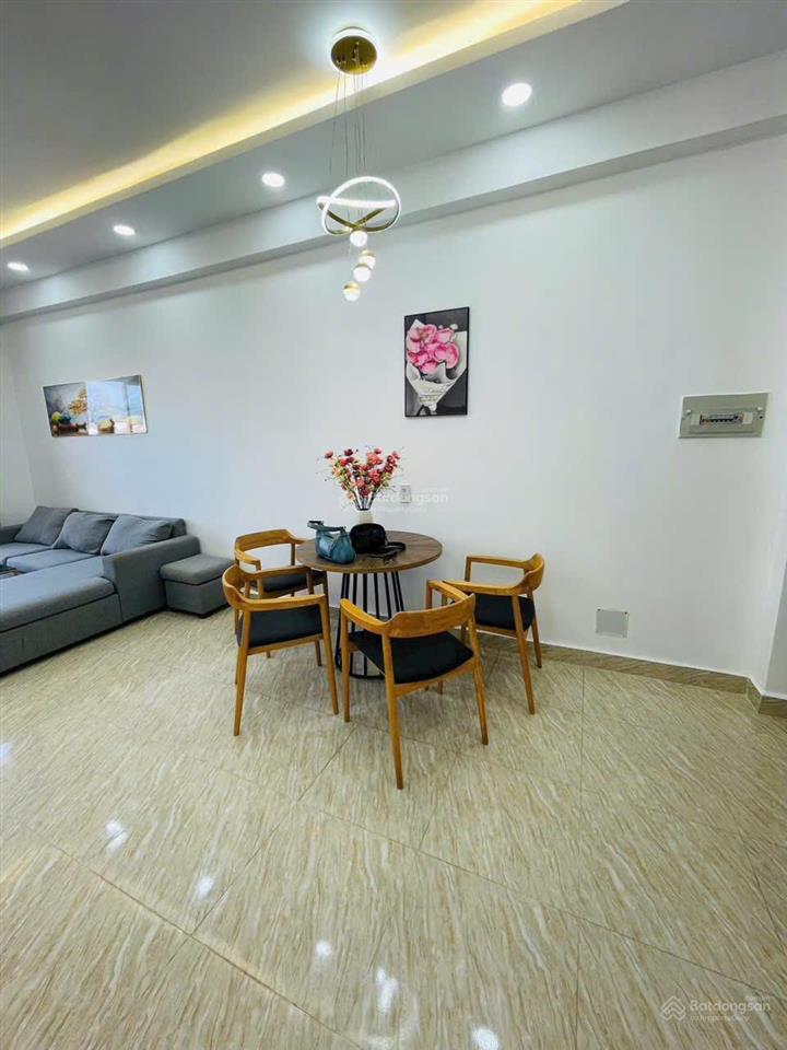 Bán căn hộ chung cư hoàng quân tầng 3 view ngoài thoáng sổ hồng sang tên.