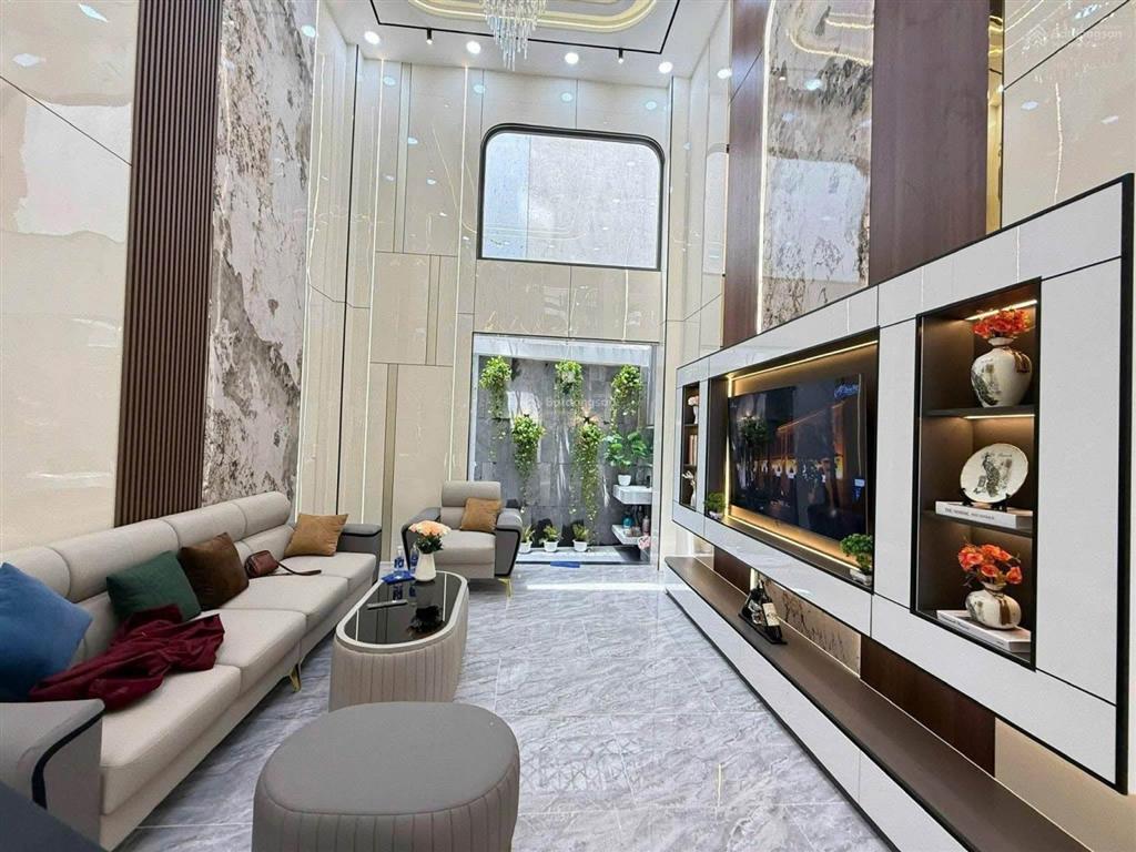 Bán căn nhà phố full nội thất nội thất cao cấp ngang 4m x14,5m công nhận đủ, p trung mỹ tây quận 12