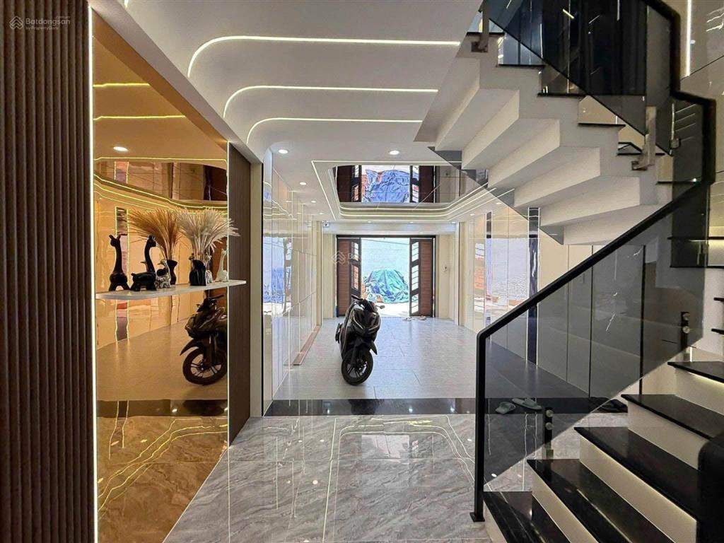 Bán căn nhà phố full nội thất nội thất cao cấp ngang 4m x14,5m công nhận đủ, p trung mỹ tây quận 12