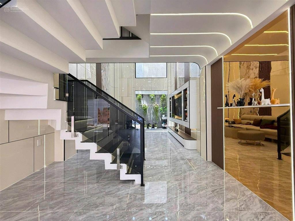 Bán căn nhà phố full nội thất nội thất cao cấp ngang 4m x14,5m công nhận đủ, p trung mỹ tây quận 12