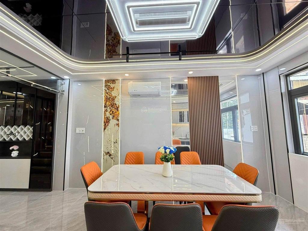 Bán căn nhà phố full nội thất nội thất cao cấp ngang 4m x14,5m công nhận đủ, p trung mỹ tây quận 12