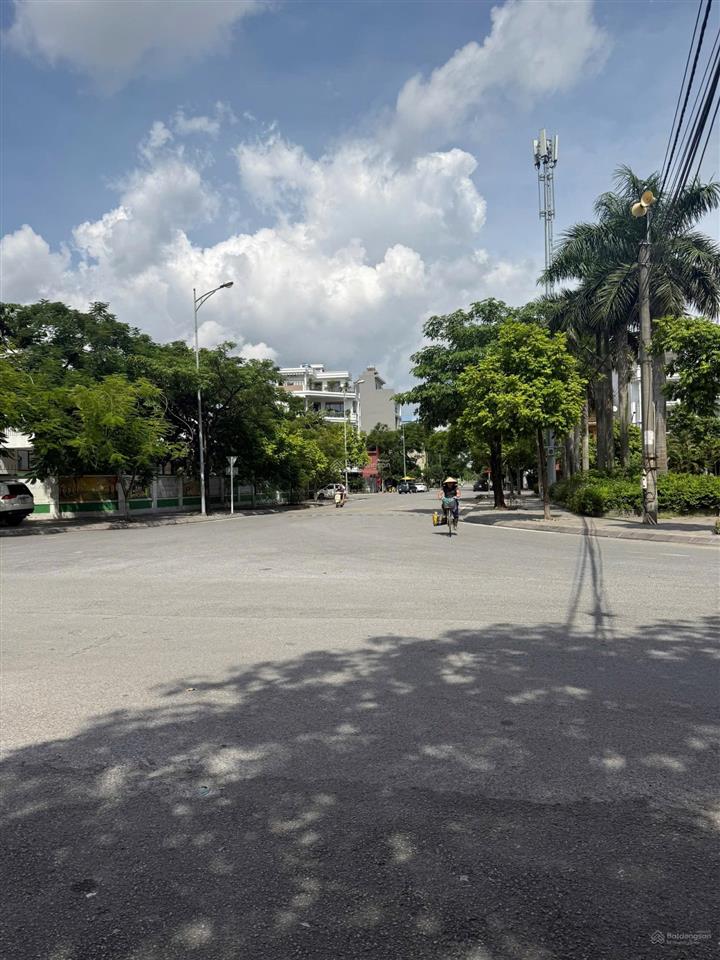Bán đất lô góc 2 mặt tiền, vỉa hè rộng, khu tái định cư thượng thanh 90m2, giá 22 tỷ