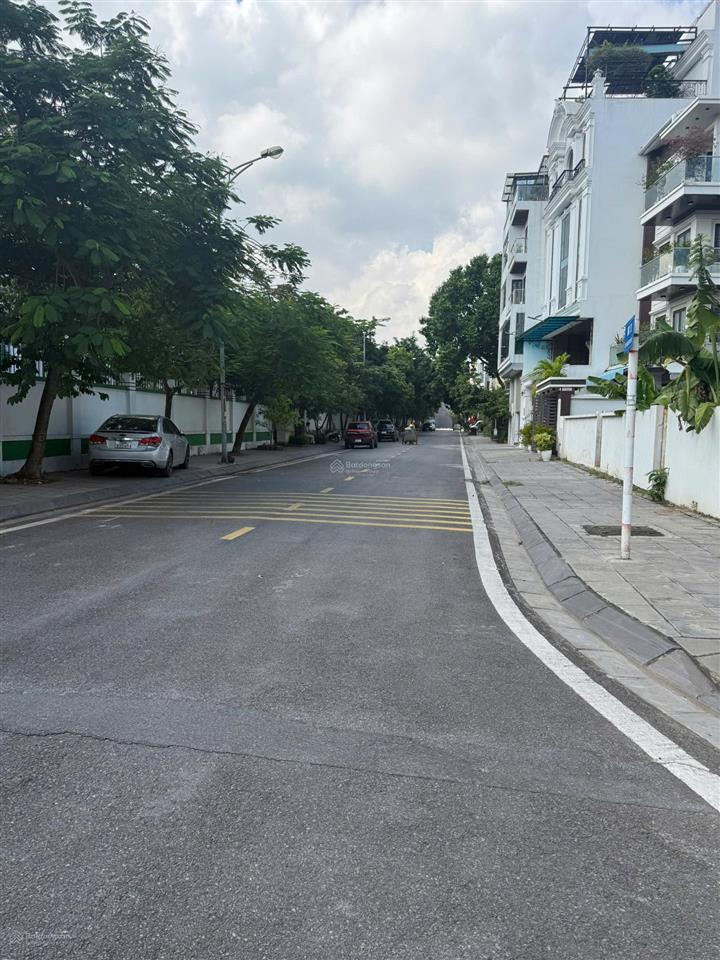 Bán đất lô góc 2 mặt tiền, vỉa hè rộng, khu tái định cư thượng thanh 90m2, giá 22 tỷ