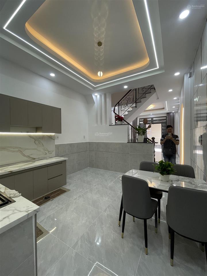 Hương lộ 2 gần ngã tư 4 xã, nhà 4 tầng ,hẻm 6m , tặng nội thất ,4pn ,4wc ,sân thượng ,nhỉnh 6 tỷ
