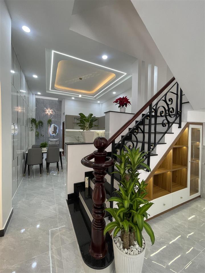 Hương lộ 2 gần ngã tư 4 xã, nhà 4 tầng ,hẻm 6m , tặng nội thất ,4pn ,4wc ,sân thượng ,nhỉnh 6 tỷ
