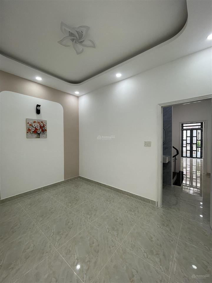 Hương lộ 2 gần ngã tư 4 xã, nhà 4 tầng ,hẻm 6m , tặng nội thất ,4pn ,4wc ,sân thượng ,nhỉnh 6 tỷ