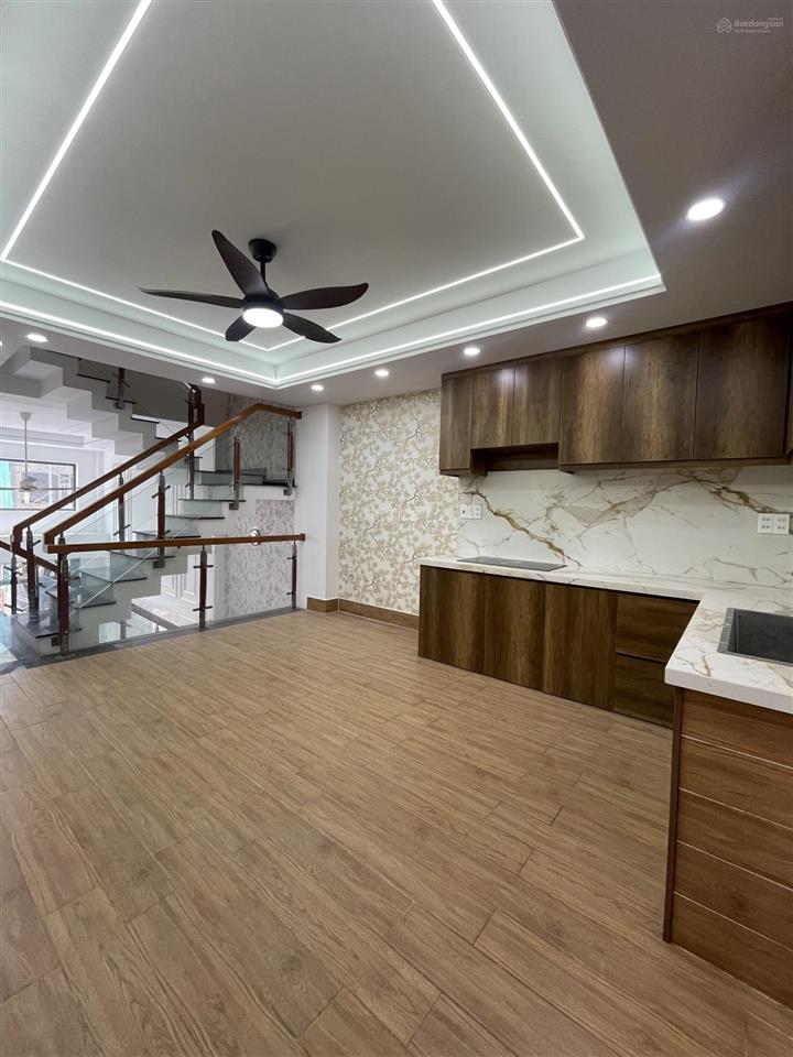 Bán nhà 4 tầng, hẻm 390, quốc lộ 1a, 6,3 tỷ, 56m², hàng hiếm view đẹp, 4pn, 5wc, hẻm 7m.