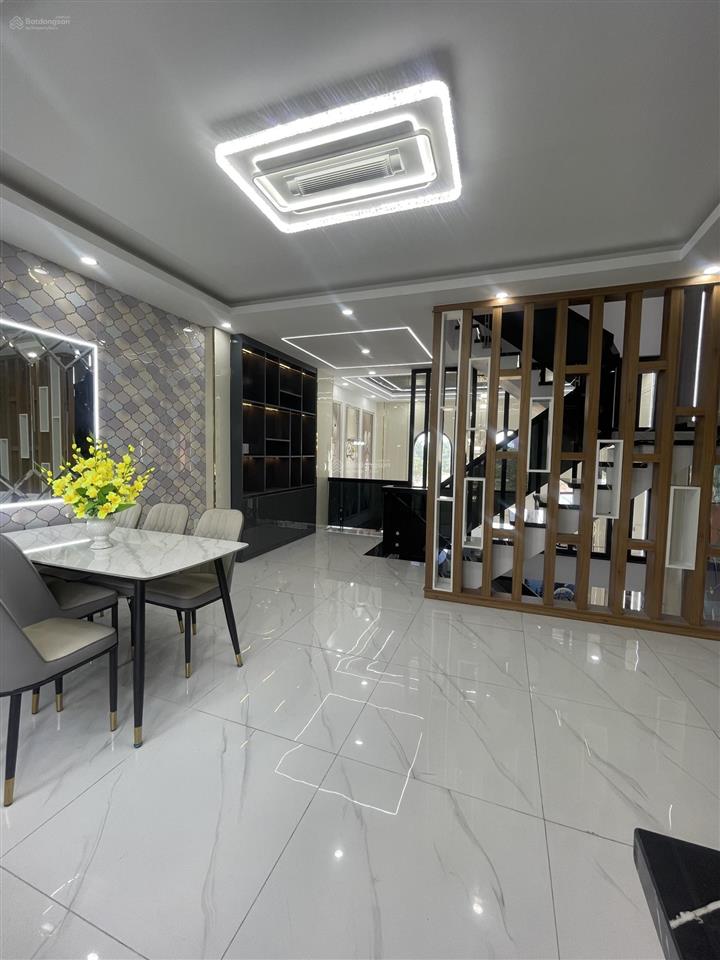 Bán nhà 5 tầng, ngay công viên hồ trái tim chợ bình thành, 6,8 tỷ, 66m2, 4pn, 5wc còn thương lượng