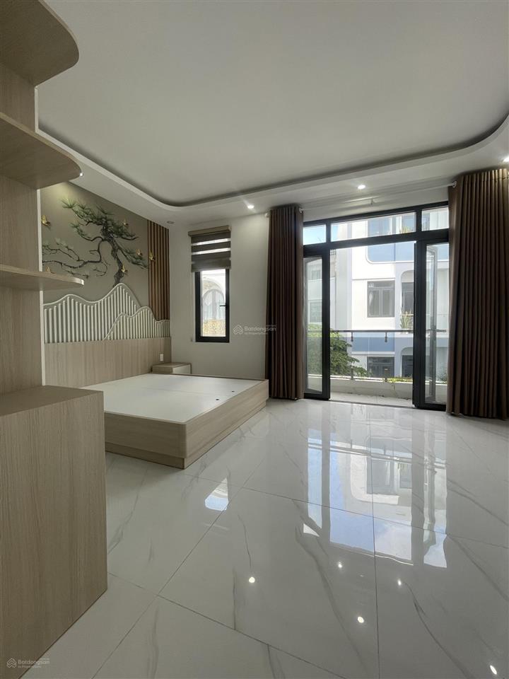 Bán nhà 5 tầng, ngay công viên hồ trái tim chợ bình thành, 6,8 tỷ, 66m2, 4pn, 5wc còn thương lượng