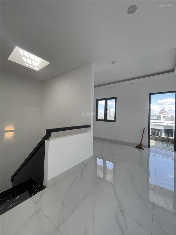 Bán nhà 5 tầng, ngay công viên hồ trái tim chợ bình thành, 6,8 tỷ, 66m2, 4pn, 5wc còn thương lượng