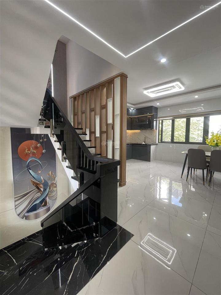 Bán nhà 5 tầng, ngay công viên hồ trái tim chợ bình thành, 6,8 tỷ, 66m2, 4pn, 5wc còn thương lượng