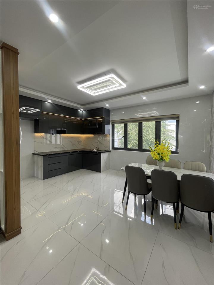 Bán nhà 5 tầng, ngay công viên hồ trái tim chợ bình thành, 6,8 tỷ, 66m2, 4pn, 5wc còn thương lượng
