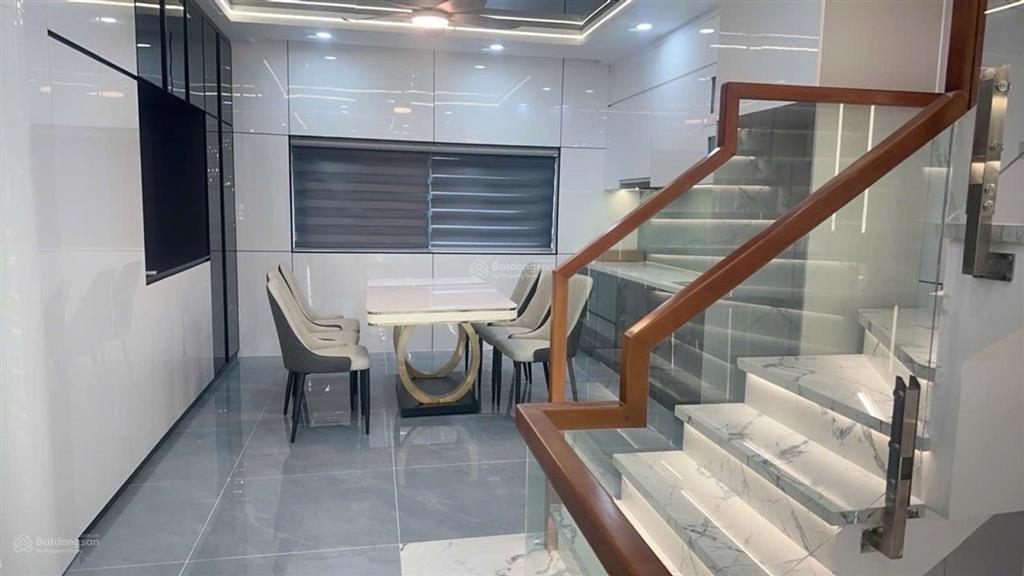 Nhà 4 tầng kpl vip tỉnh lộ 10, khu tên lửa, tặng full nội thất, chỉ 5,6 tỷ còn thương lượng